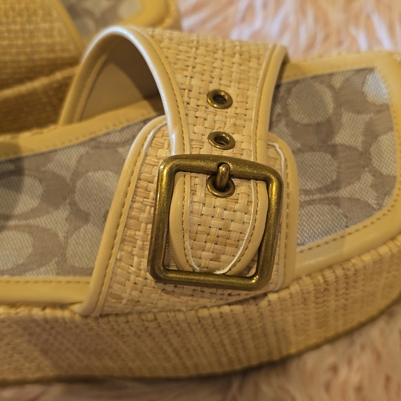NIB COACH FLATFORMS! - Picture 5 of 9